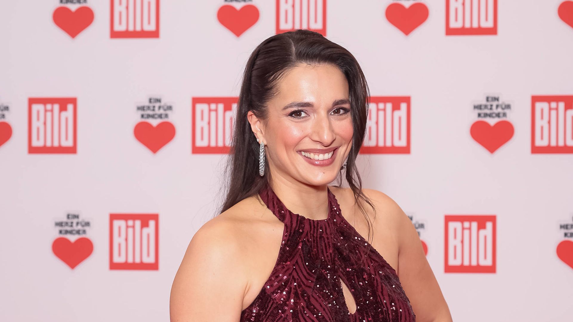 Sally Özcan bei der TV-Spendengala Ein Herz für Kinder im Studio Adlershof in Berlin, 06.12.2025