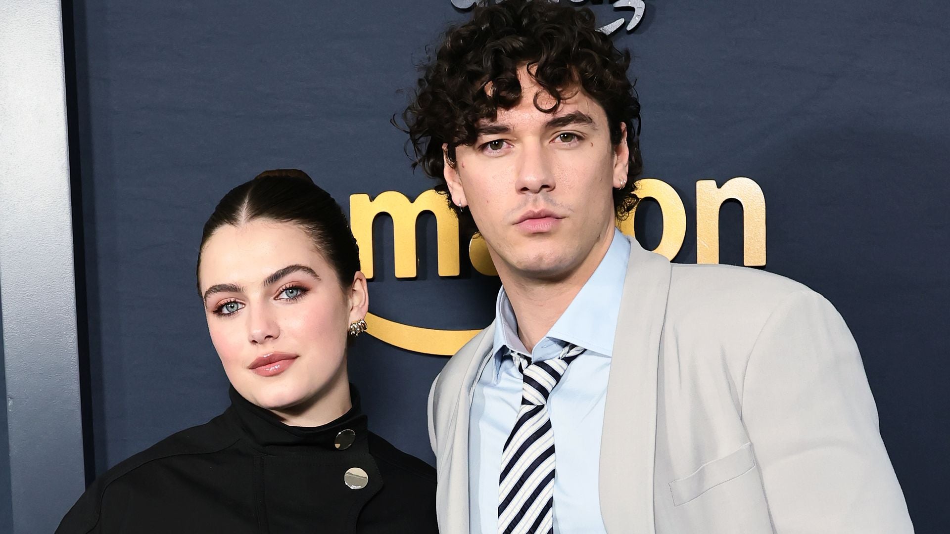 Ella Bright und Belmont Cameli beim Amazon Upfront 2026 im Beacon Theatre in New York City