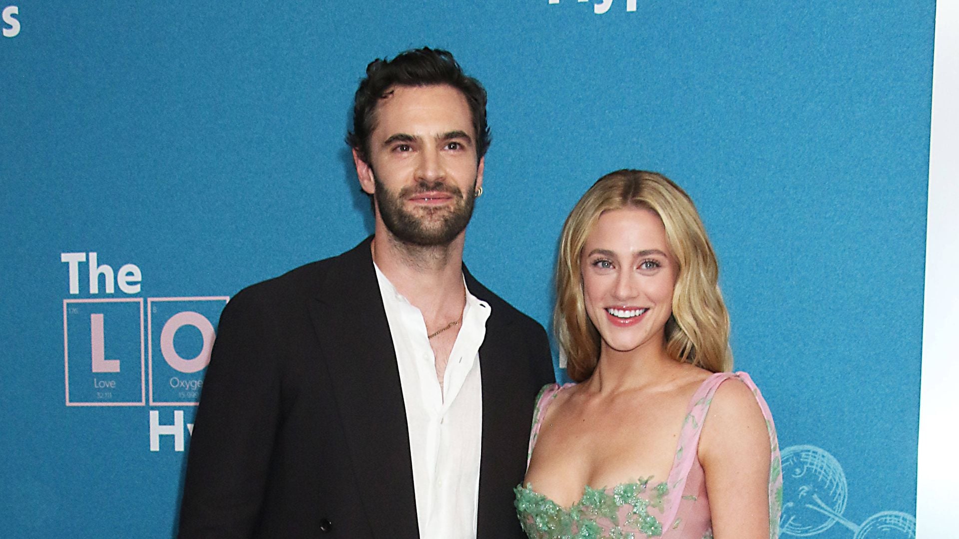 Tom Bateman und Lili Reinhart bei der Premiere von "The Love Hypothesis" an der Columbia University in New York